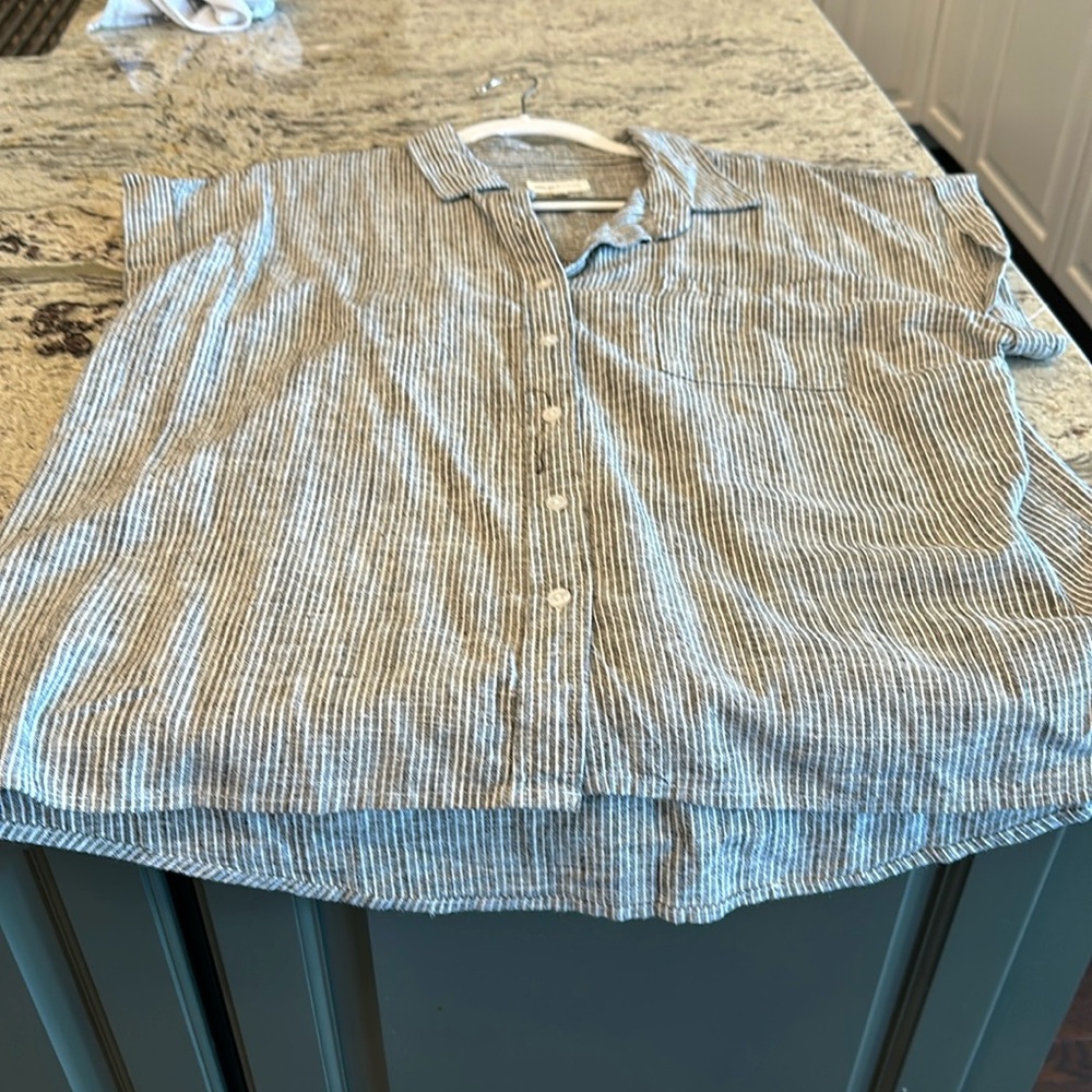 Classic linen camp shirt just in time for summer